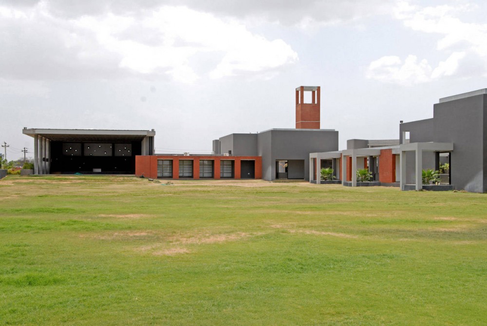 Adani Vidyamandir / Apurva Amin Architects
