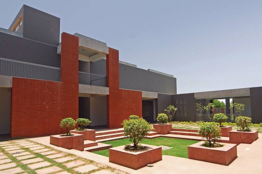 Adani Vidyamandir / Apurva Amin Architects
