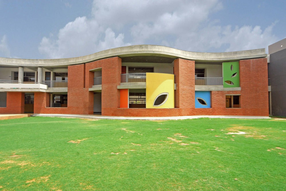 Adani Vidyamandir / Apurva Amin Architects