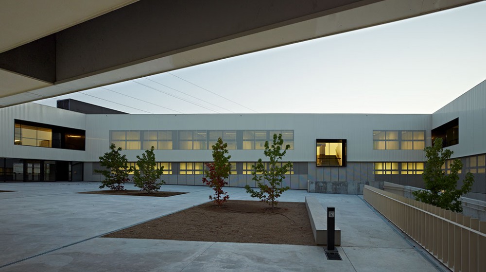 Kindergarden, Primary and Secondary School “Les Vinyes” / MMDM Arquitectes S.C.P.