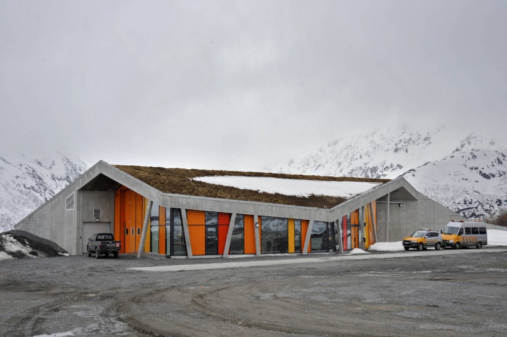 Gullesfjord Weight Control Station / JVA