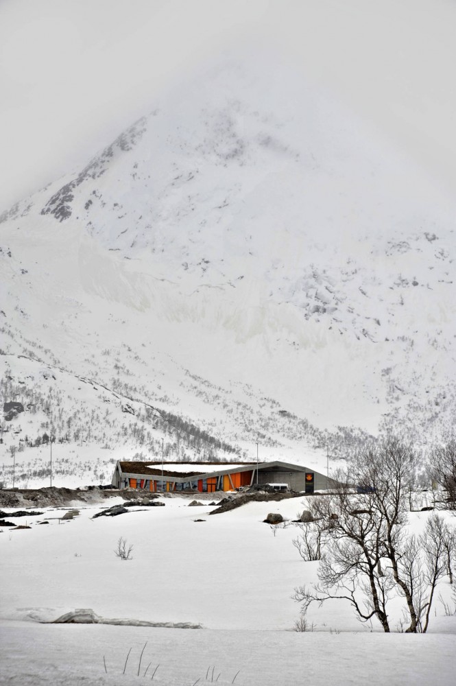Gullesfjord Weight Control Station / JVA