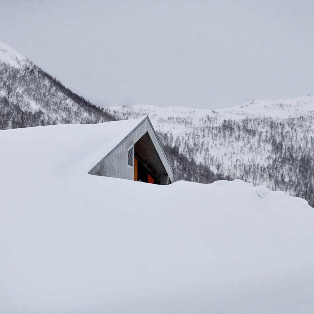 Gullesfjord Weight Control Station / JVA
