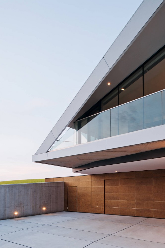 L House / Architects Collective