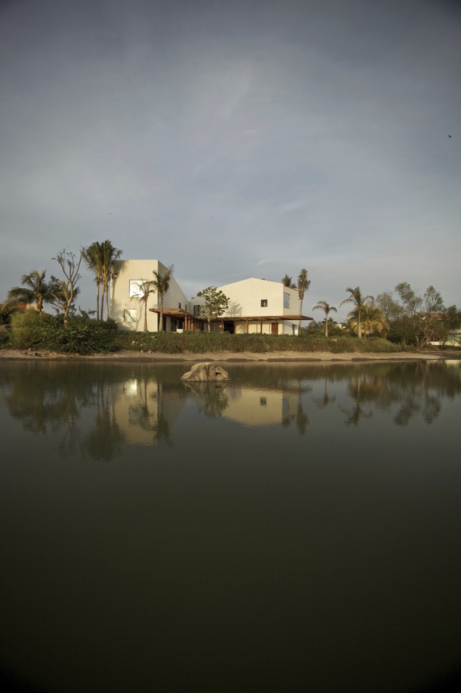 SC PTV House / Luis Aldrete Architects
