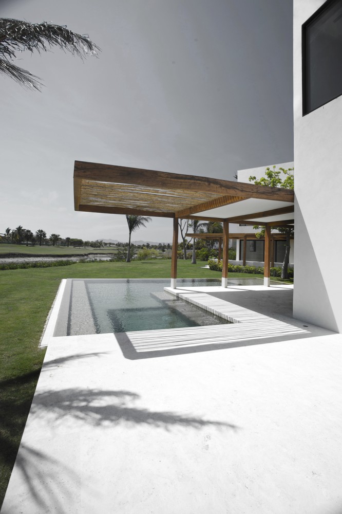 SC PTV House / Luis Aldrete Architects