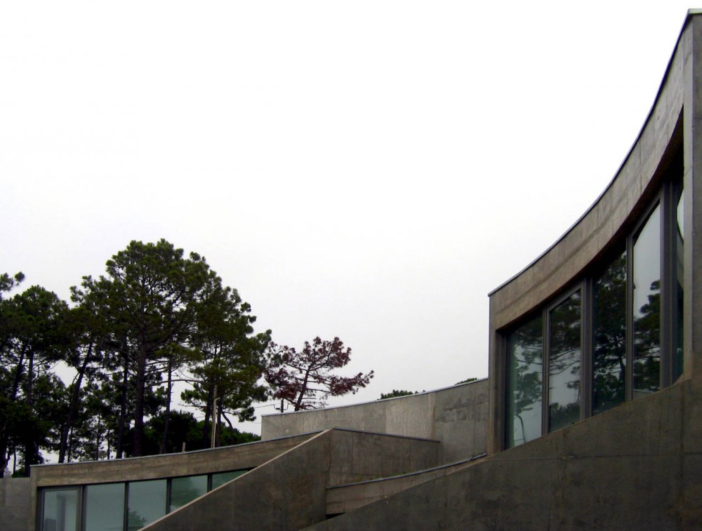 House Foz do Arelho / Alexandre Burmester Arquitectos Associados