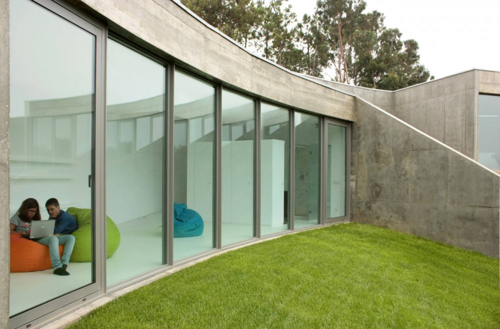 House Foz do Arelho / Alexandre Burmester Arquitectos Associados