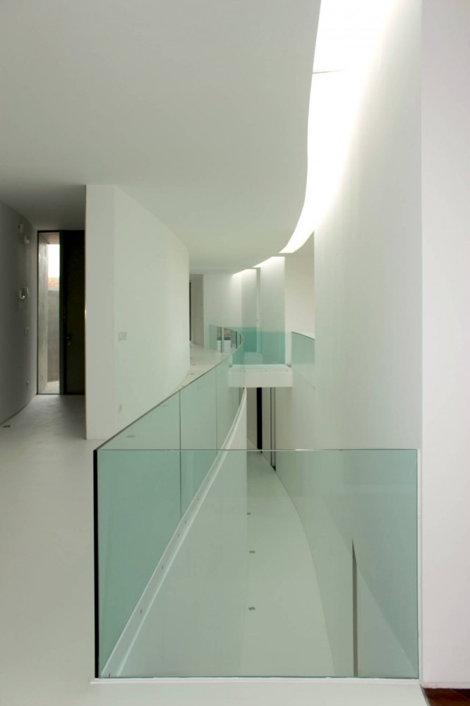House Foz do Arelho / Alexandre Burmester Arquitectos Associados