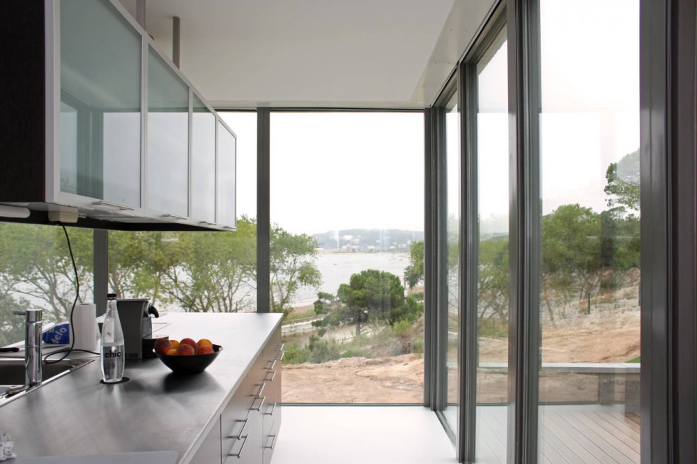 House Foz do Arelho / Alexandre Burmester Arquitectos Associados