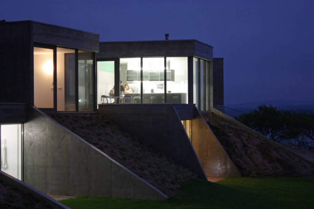 House Foz do Arelho / Alexandre Burmester Arquitectos Associados