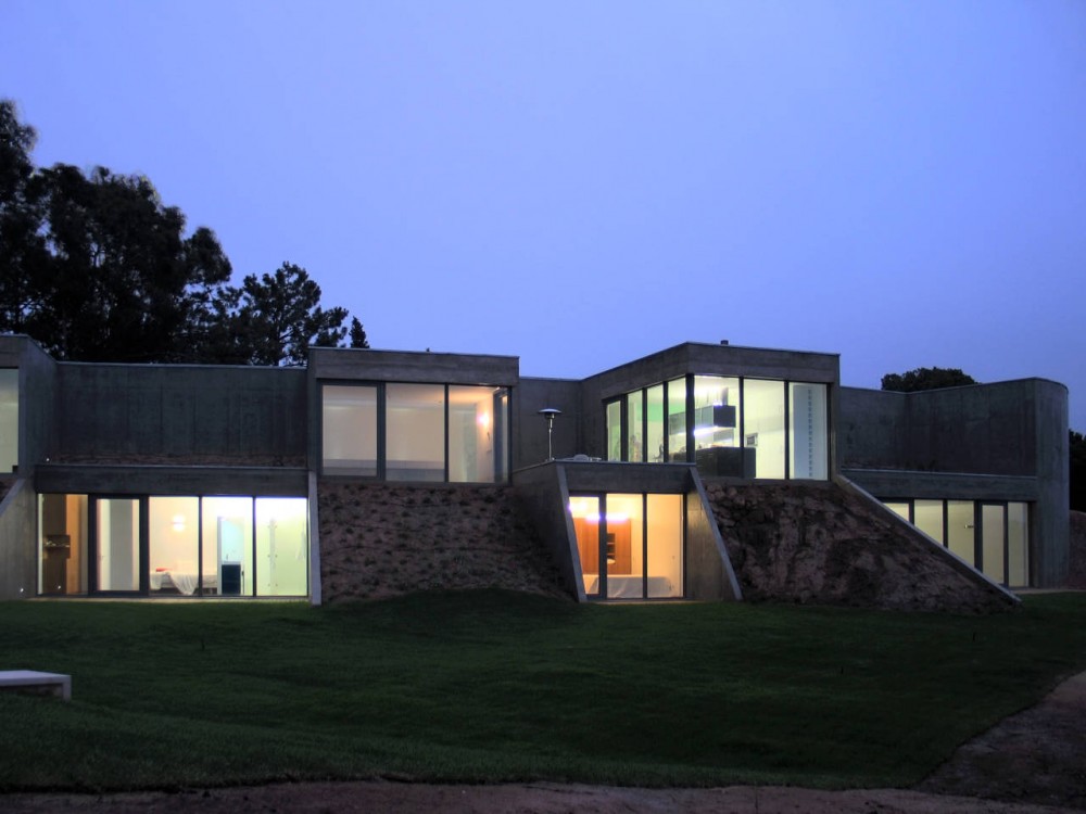 House Foz do Arelho / Alexandre Burmester Arquitectos Associados