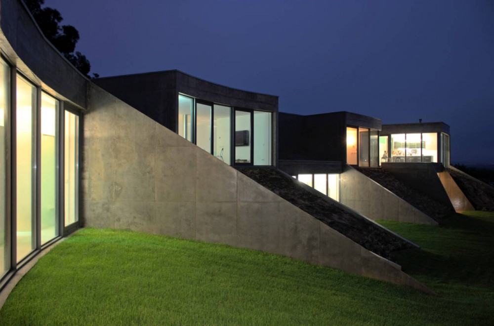 House Foz do Arelho / Alexandre Burmester Arquitectos Associados