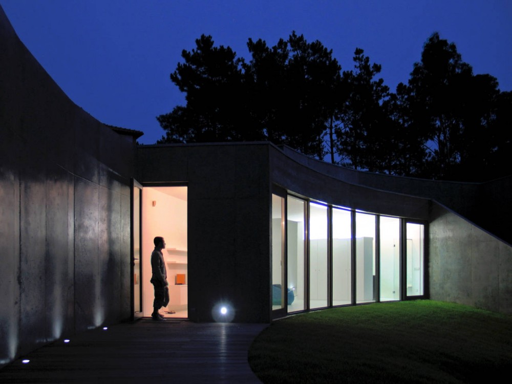 House Foz do Arelho / Alexandre Burmester Arquitectos Associados
