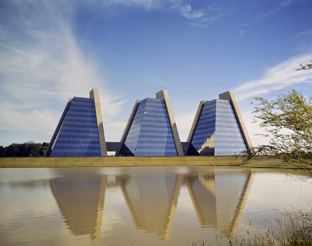 Kevin Roche: Architecture as Environment