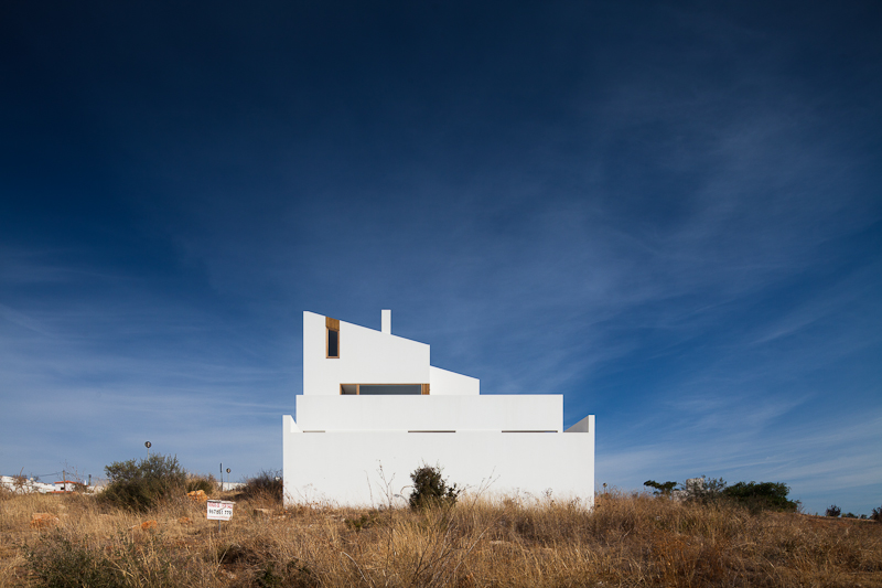 House in Mexilhoeira-Grande / Marco Arraiolos