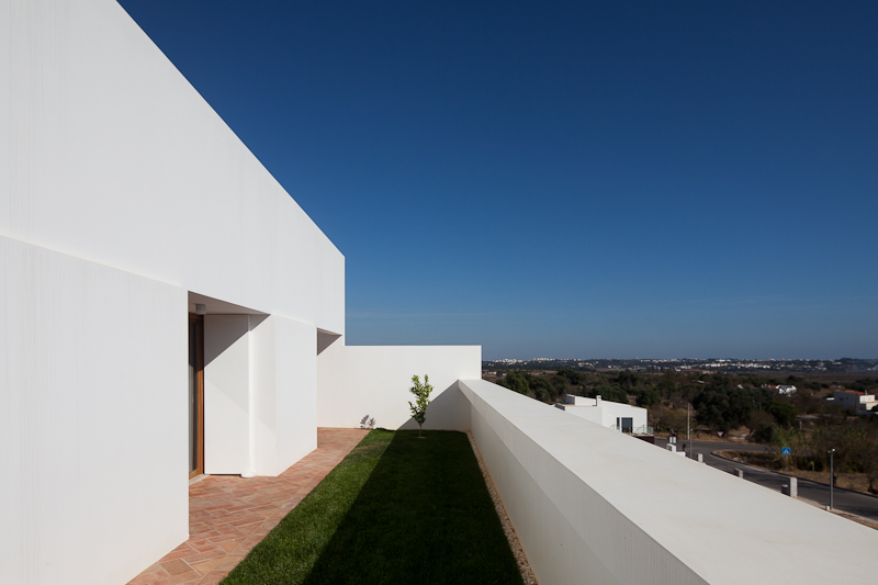 House in Mexilhoeira-Grande / Marco Arraiolos