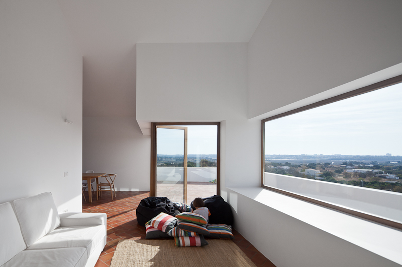 House in Mexilhoeira-Grande / Marco Arraiolos