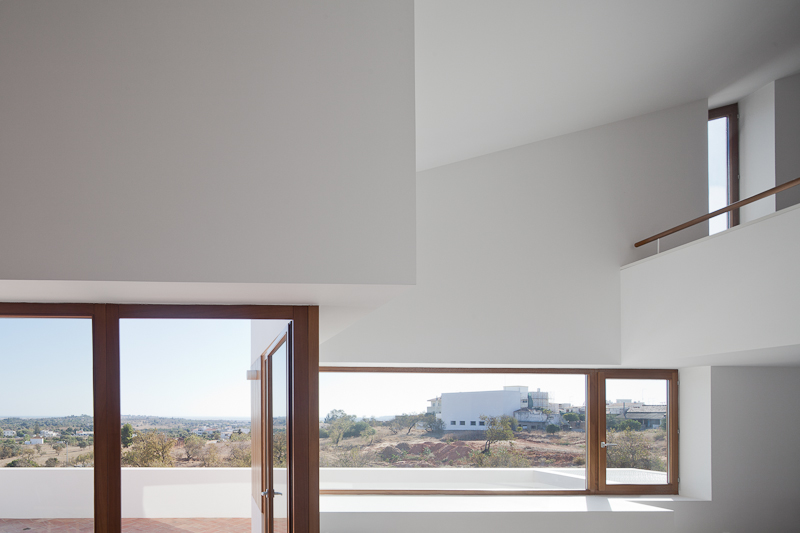 House in Mexilhoeira-Grande / Marco Arraiolos