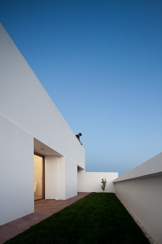 House in Mexilhoeira-Grande / Marco Arraiolos