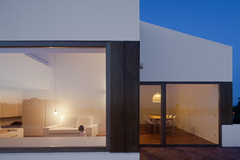 House in Mexilhoeira-Grande / Marco Arraiolos