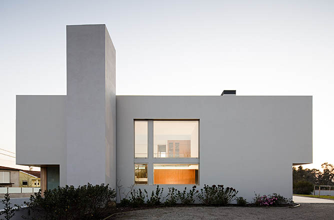 Paramos House / Atelier Nuno Lacerda Lopes © Nelson Garrido