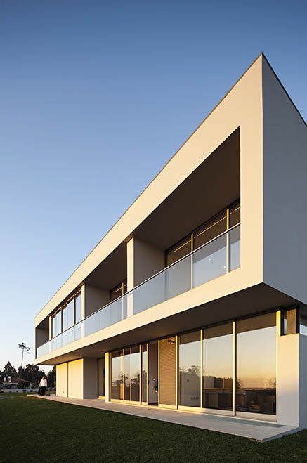 Paramos House / Atelier Nuno Lacerda Lopes © Nelson Garrido