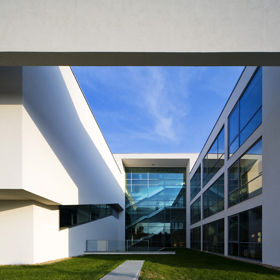 Faculty of Informatics / Peter Kovacs DLA + Istvan Lengyel