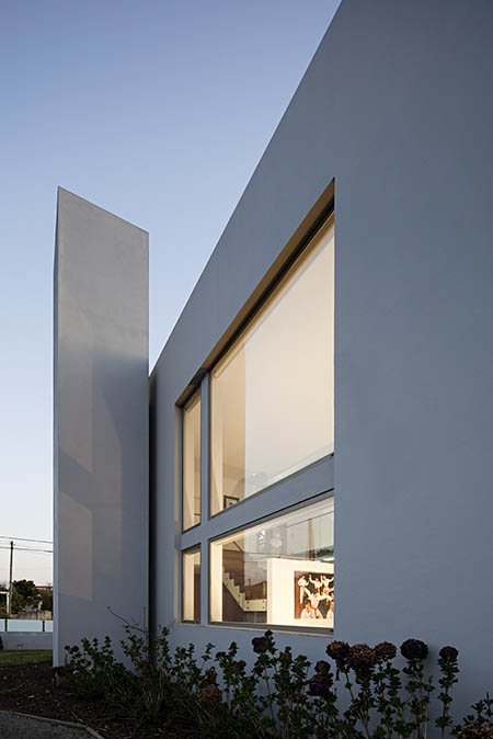 Paramos House / Atelier Nuno Lacerda Lopes © Nelson Garrido