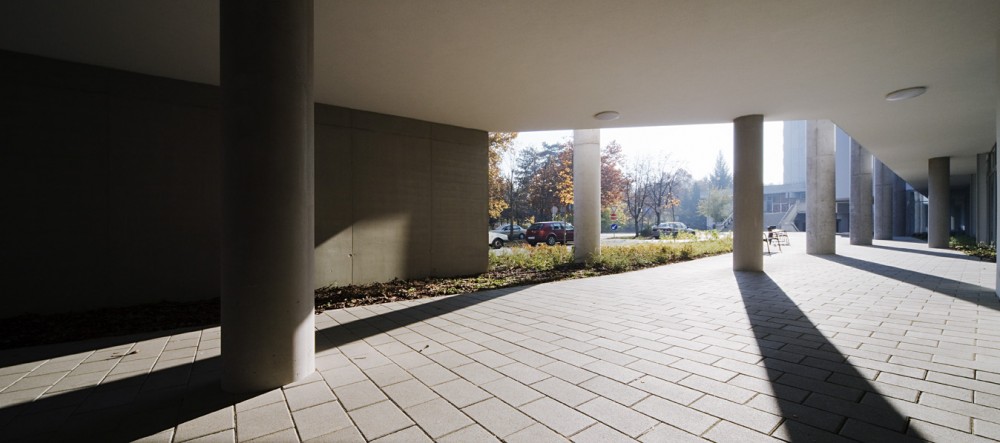 In Vitro Diagnostic Centre / Peter Kovacs DLA + Istvan Lengyel