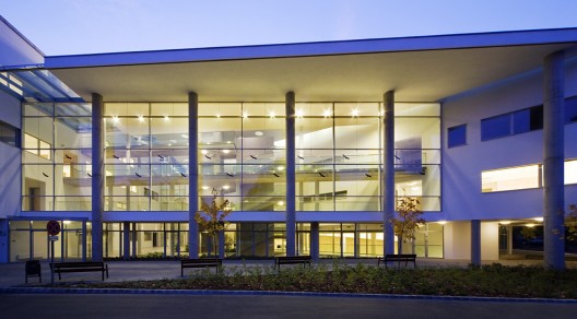 In Vitro Diagnostic Centre / Peter Kovacs DLA, Istvan Lengyel