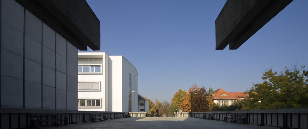 In Vitro Diagnostic Centre / Peter Kovacs DLA + Istvan Lengyel