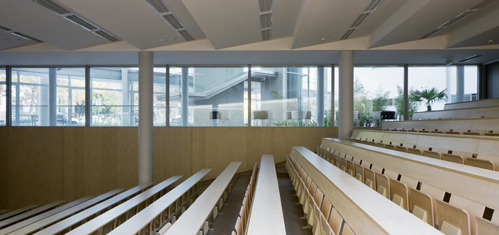 In Vitro Diagnostic Centre / Peter Kovacs DLA + Istvan Lengyel