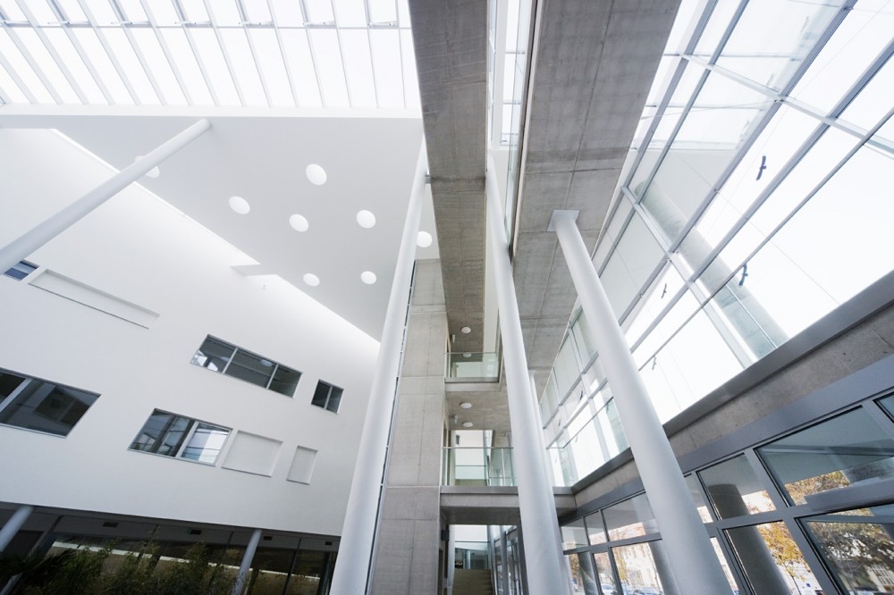 In Vitro Diagnostic Centre / Peter Kovacs DLA + Istvan Lengyel