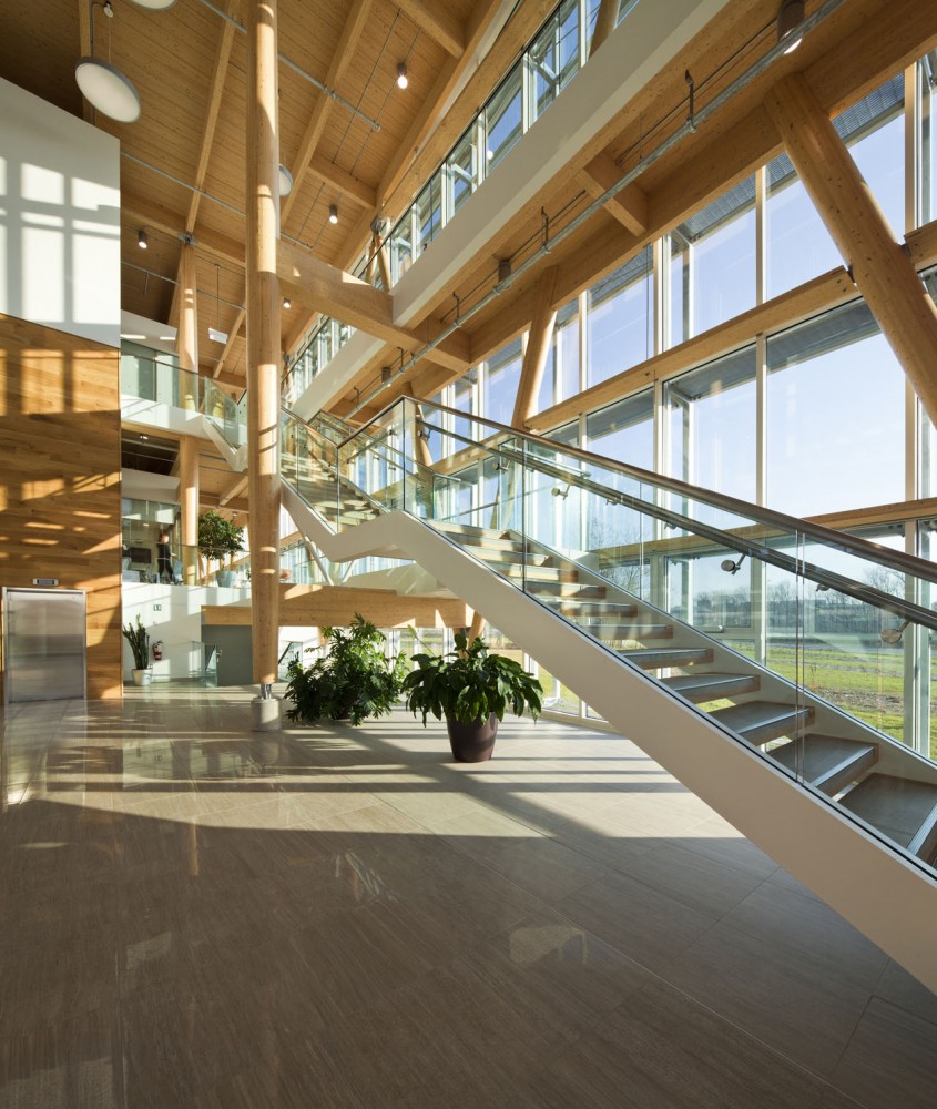Administrative Building of GlaxoSmithKline Inc. / Coarchitecture