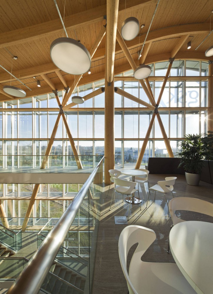 Administrative Building of GlaxoSmithKline Inc. / Coarchitecture