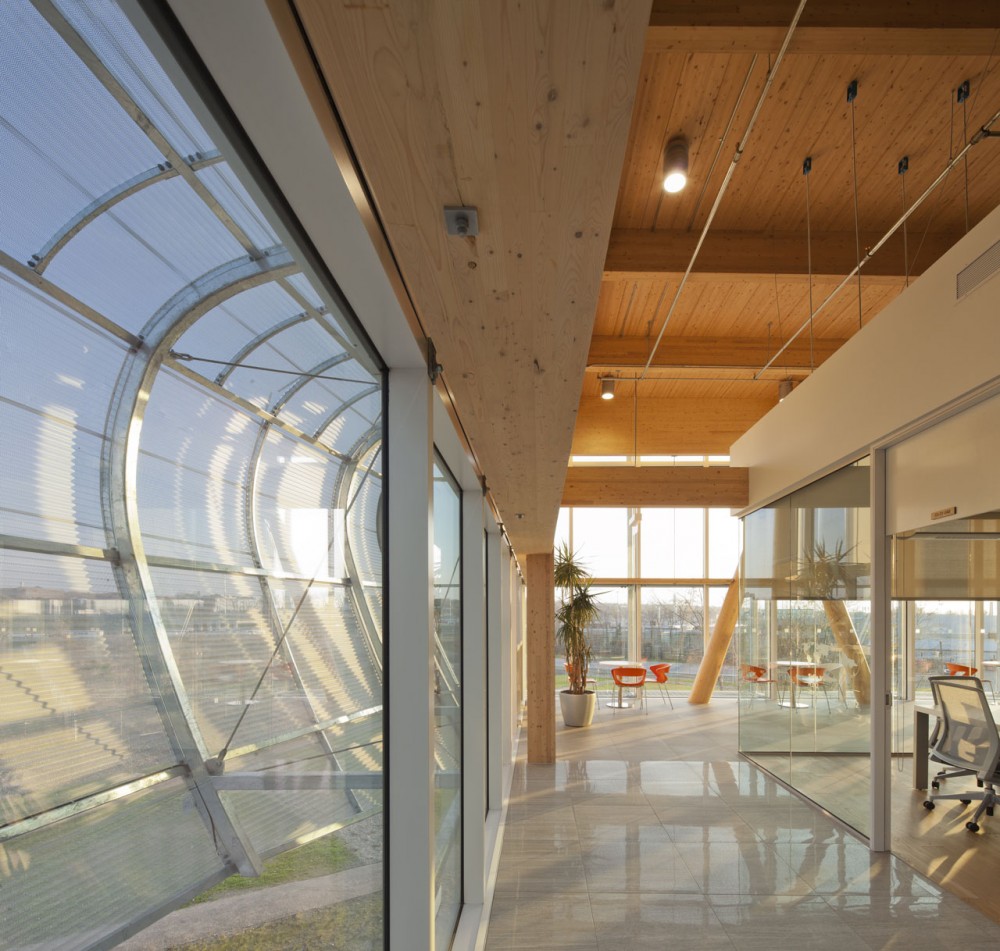 Administrative Building of GlaxoSmithKline Inc. / Coarchitecture