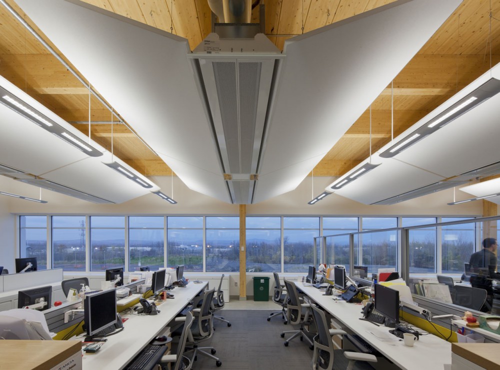 Administrative Building of GlaxoSmithKline Inc. / Coarchitecture