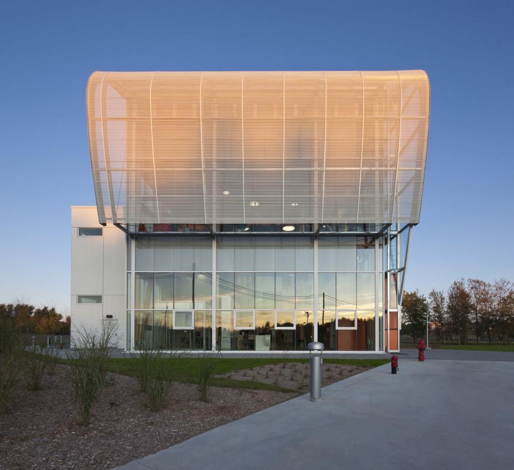 Administrative Building of GlaxoSmithKline Inc. / Coarchitecture