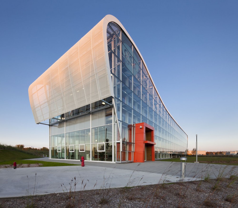 Administrative Building of GlaxoSmithKline Inc. / Coarchitecture