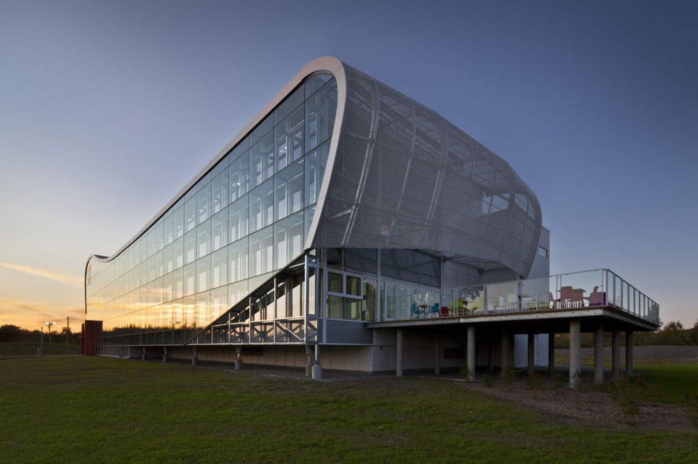 Administrative Building of GlaxoSmithKline Inc. / Coarchitecture