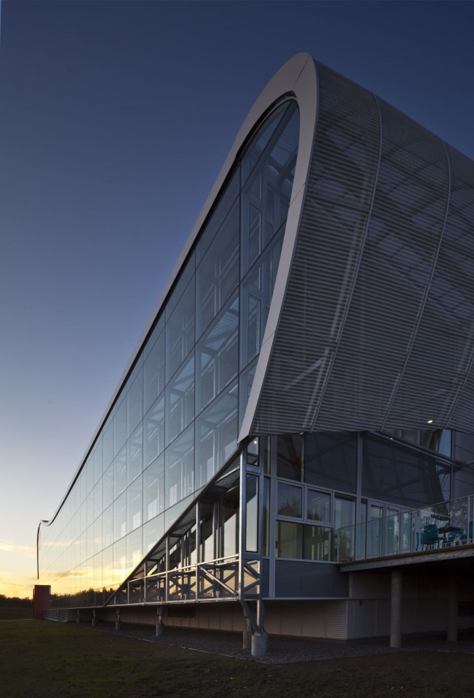 Administrative Building of GlaxoSmithKline Inc. / Coarchitecture
