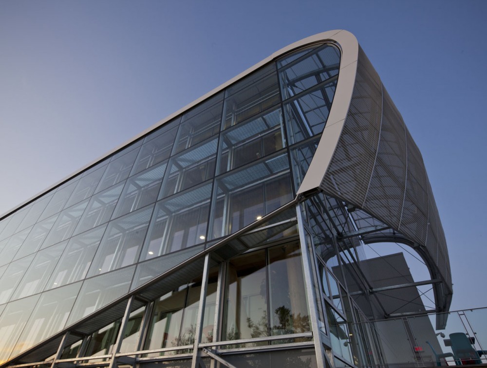 Administrative Building of GlaxoSmithKline Inc. / Coarchitecture