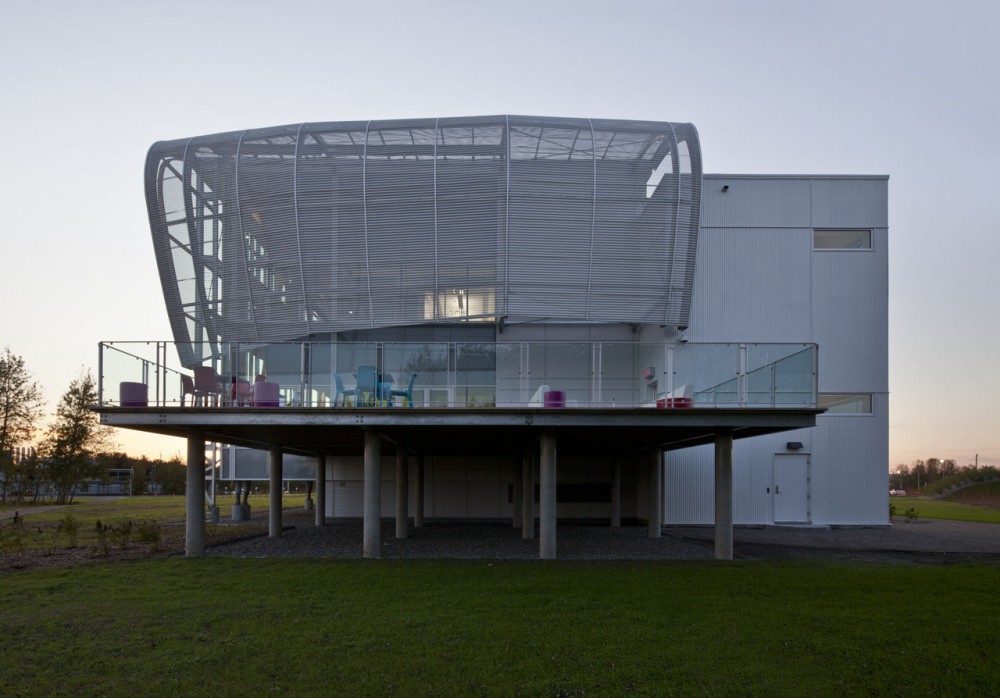 Administrative Building of GlaxoSmithKline Inc. / Coarchitecture