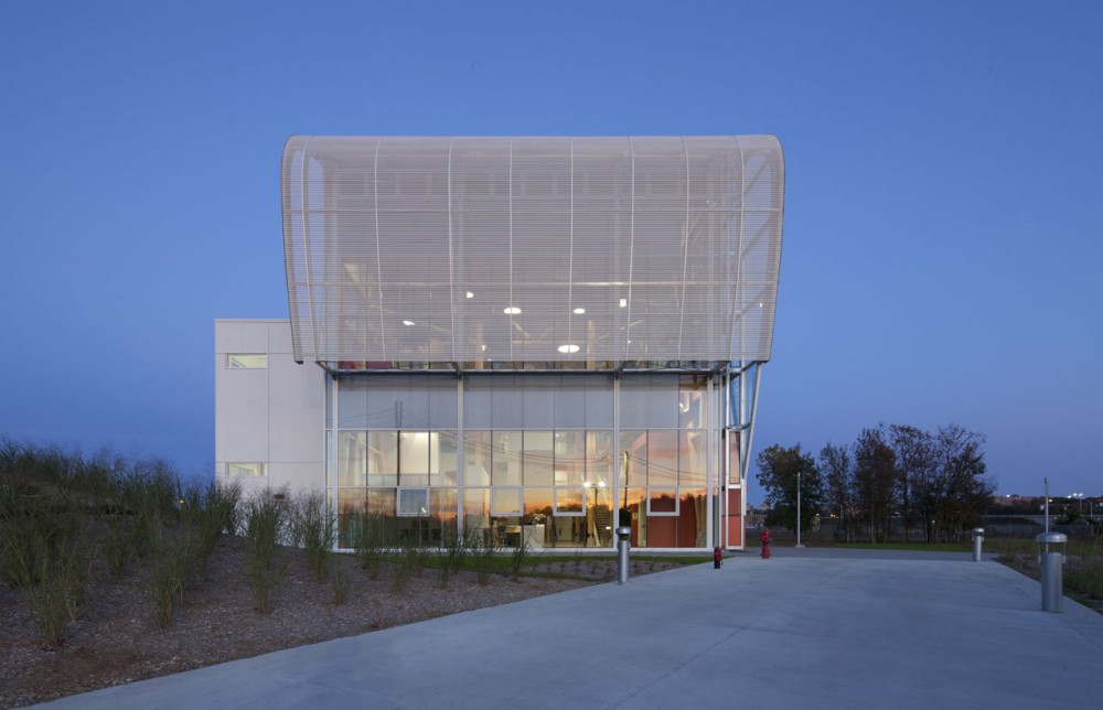 Administrative Building of GlaxoSmithKline Inc. / Coarchitecture