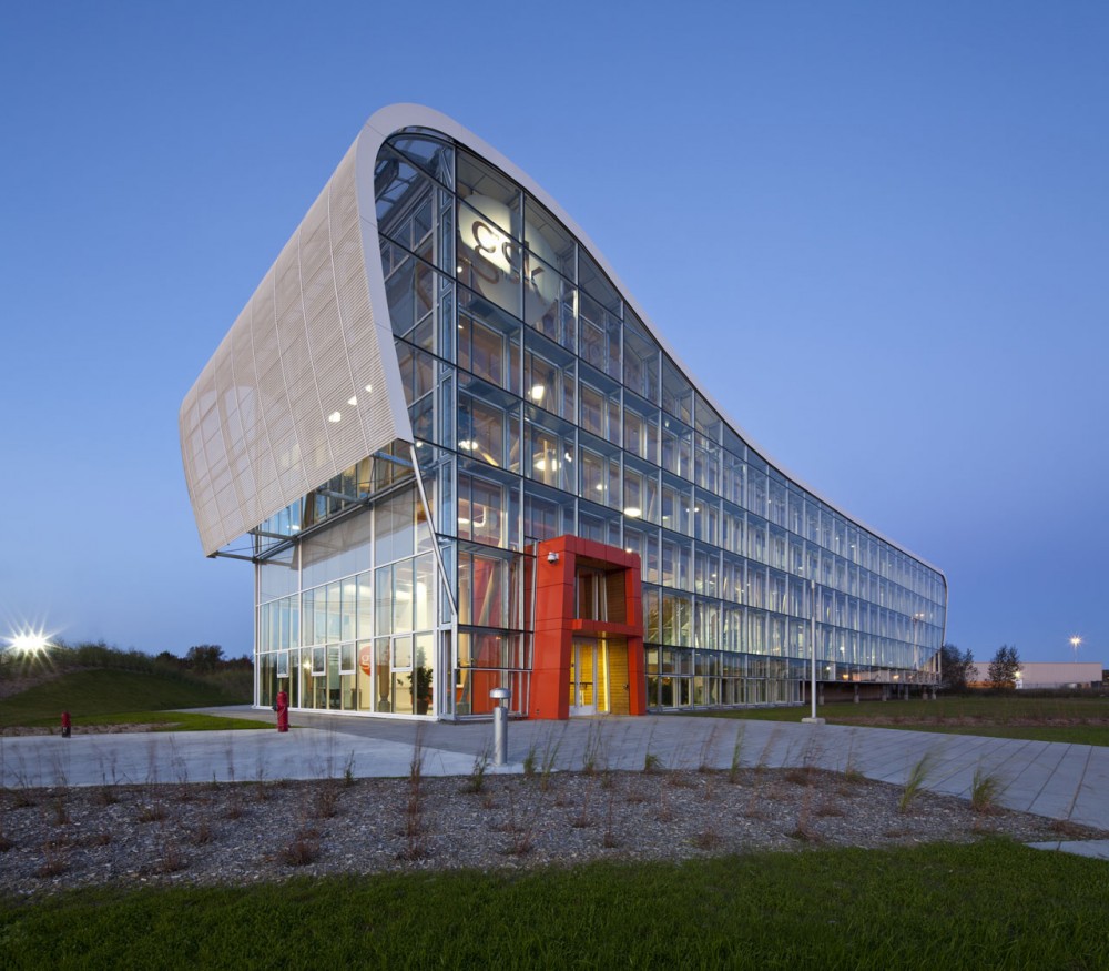 Administrative Building of GlaxoSmithKline Inc. / Coarchitecture