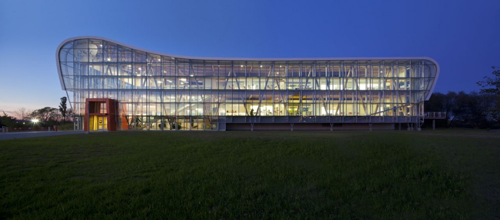 Administrative Building of GlaxoSmithKline Inc. / Coarchitecture