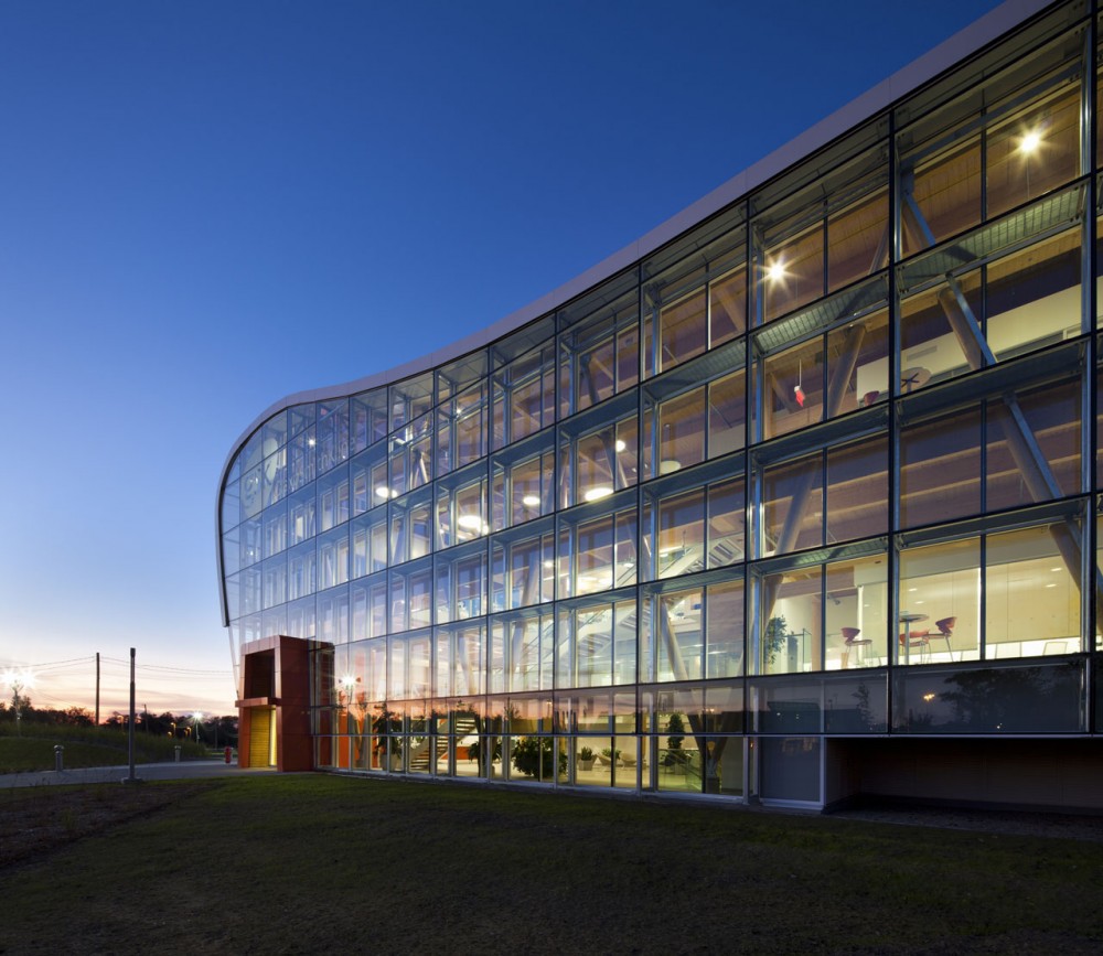 Administrative Building of GlaxoSmithKline Inc. / Coarchitecture