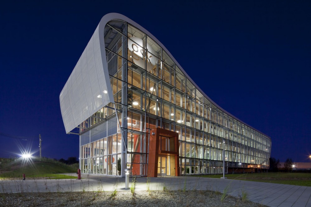 Administrative Building of GlaxoSmithKline Inc. / Coarchitecture