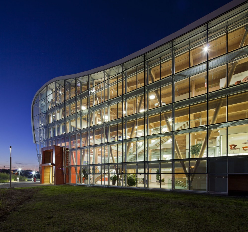 Administrative Building of GlaxoSmithKline Inc. / Coarchitecture